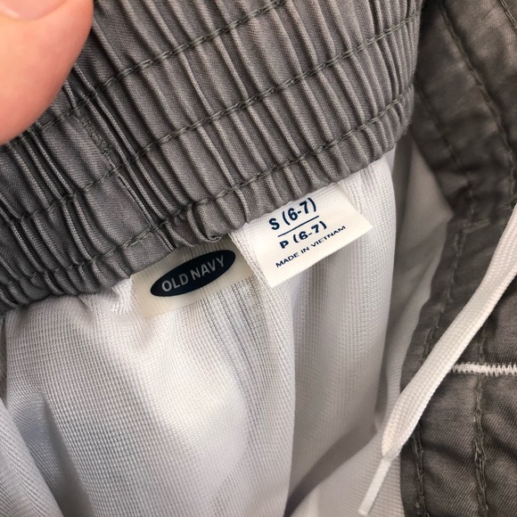 ๐Old Navy boys swim trunks - Picture 9 of 9